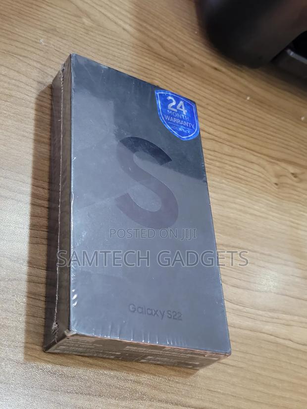 New Samsung Galaxy S22 5G 128 GB Black - main view