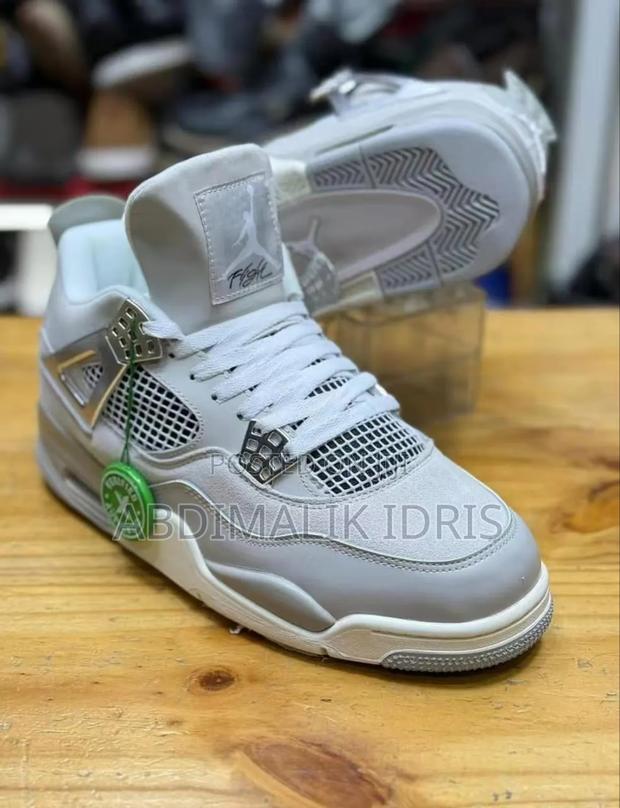 Air Jordan 4 - thumbnail 4