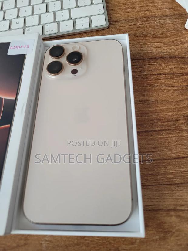 Apple iPhone 16 Pro Max 256 GB Gold - thumbnail 3