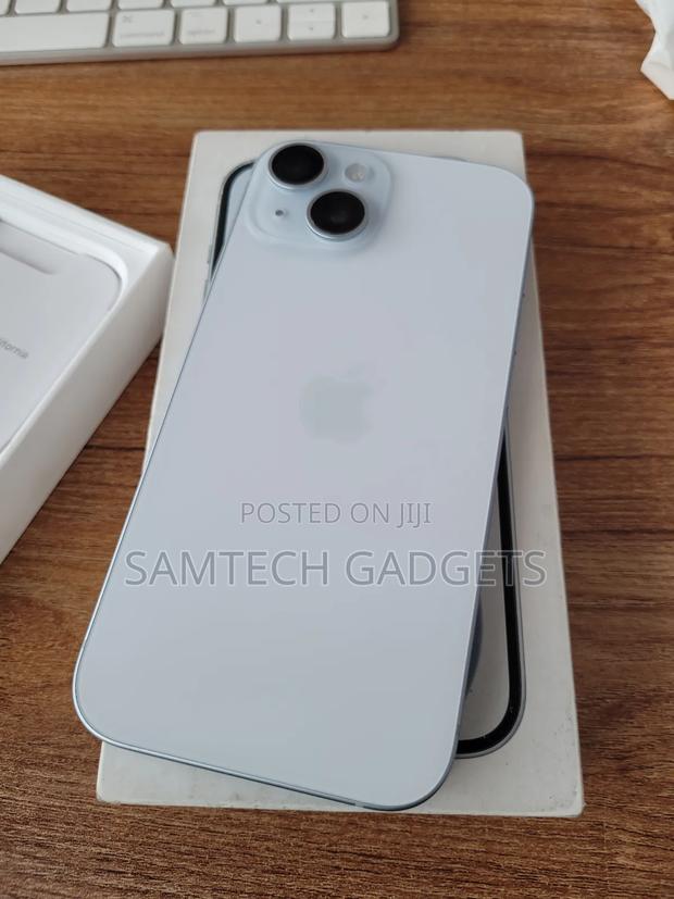 Apple iPhone 15 256 GB White - main view