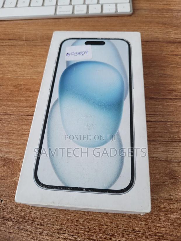 Apple iPhone 15 256 GB White - thumbnail 3