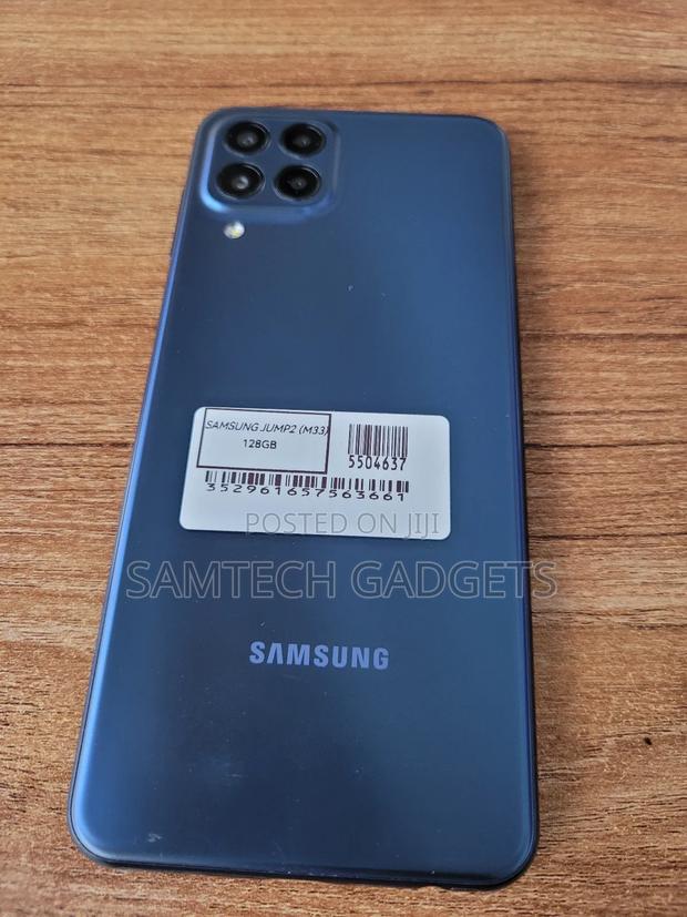 Samsung Galaxy M33 128 GB Blue - main view