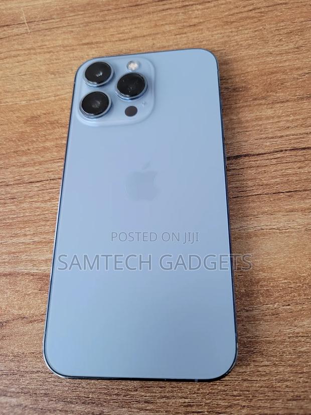 Apple iPhone 13 Pro 256 GB Blue - main view