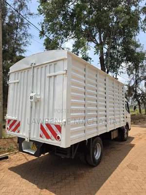 Mitsubishi Fuso Canter 2019 White
