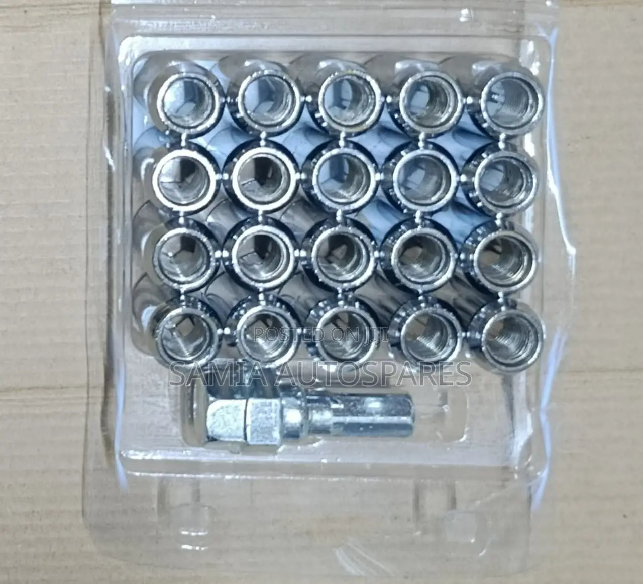 Nissan Wheel Lock 20pc (Chrome)