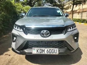 Toyota Fortuner 2019 Silver