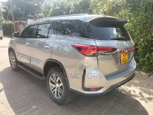 Toyota Fortuner 2019 Silver