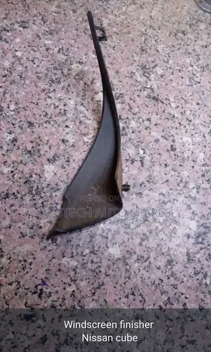 Nissan Cube Windscreen Finisher