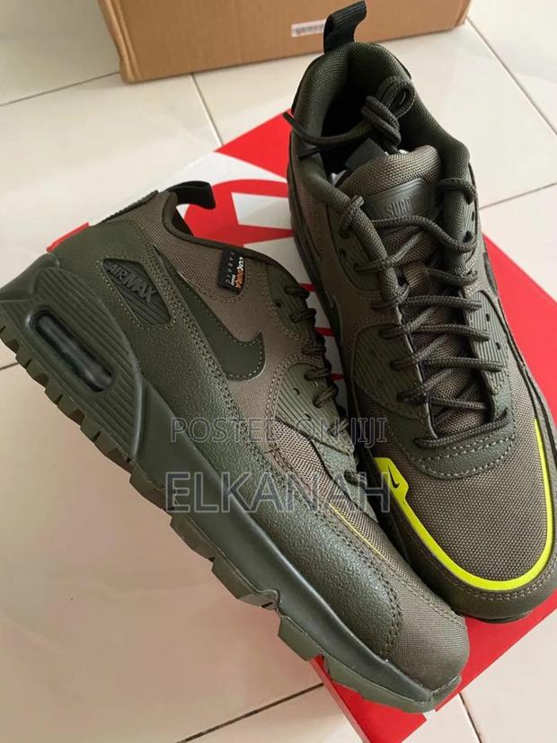 Selling Shoes - main view