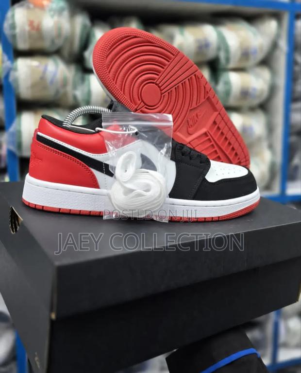 Air Jordan 1 Low - thumbnail 3
