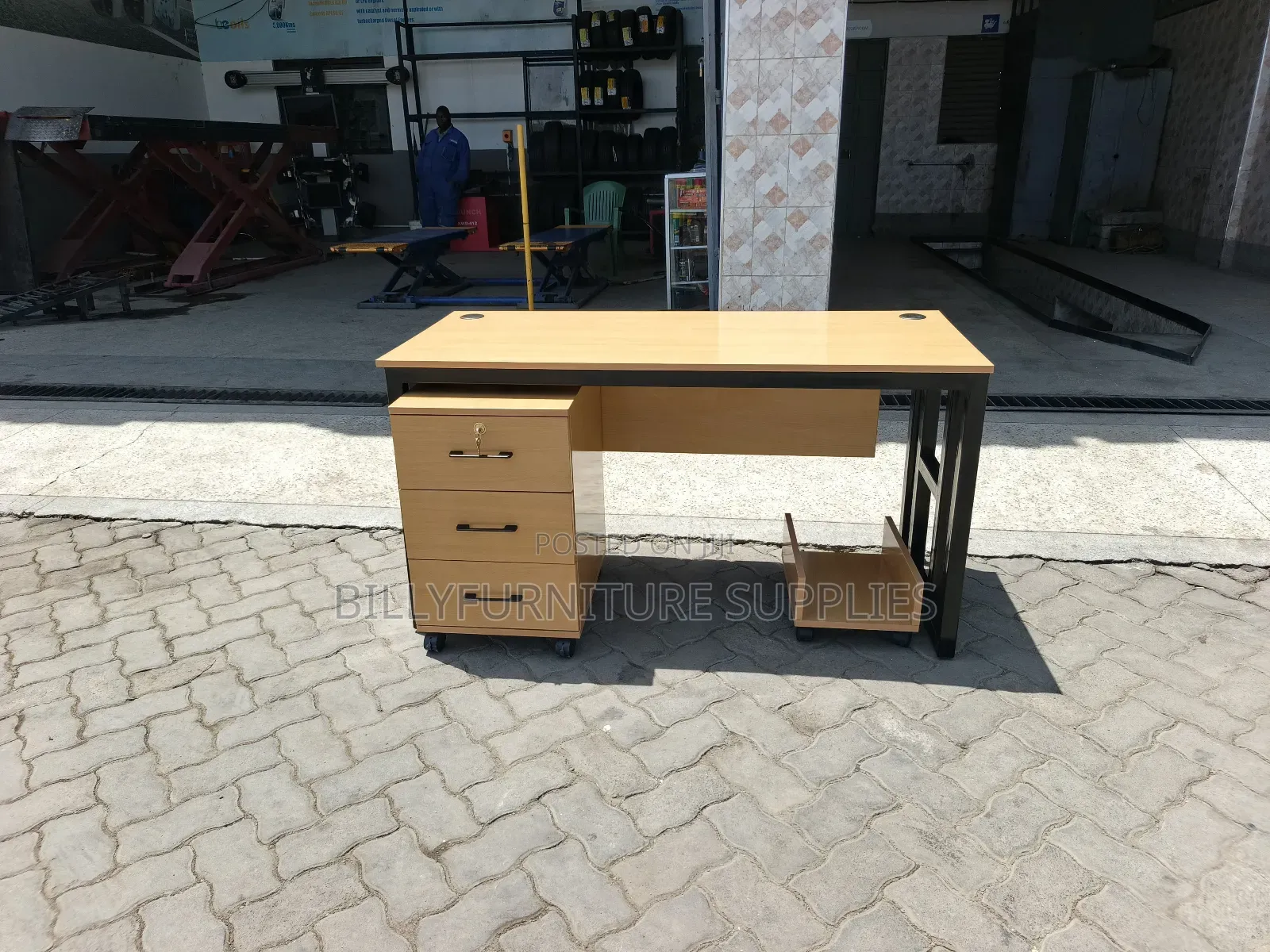 Study Desk With Movable Drawers