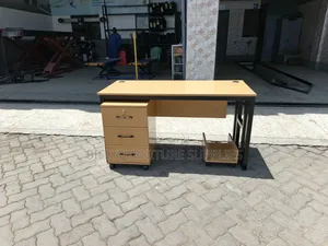 Study Desk With Movable Drawers