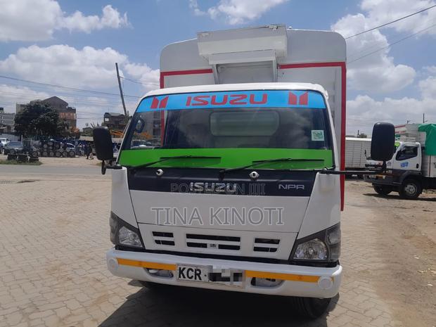 Isuzu NPR Lorry - main view