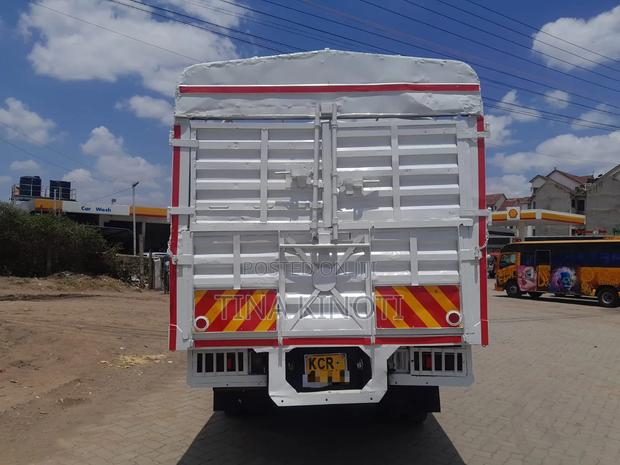 Isuzu NPR Lorry - thumbnail 2