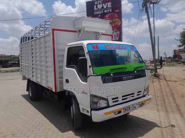 Isuzu NPR Lorry - thumbnail 3