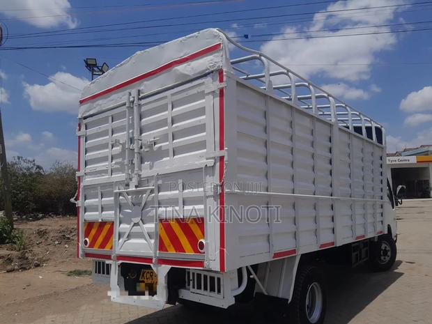 Isuzu NPR Lorry - thumbnail 4