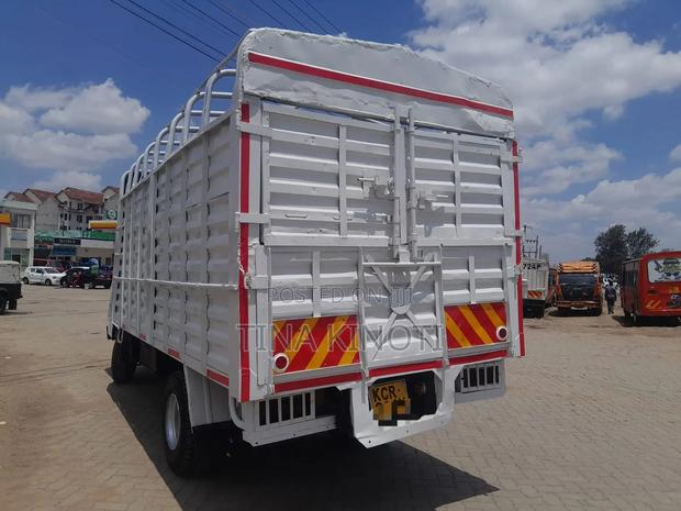 Isuzu NPR Lorry - thumbnail 5