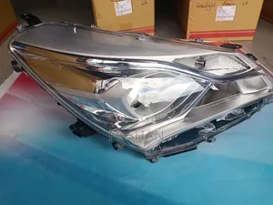 Head Light Vitz 2018 301