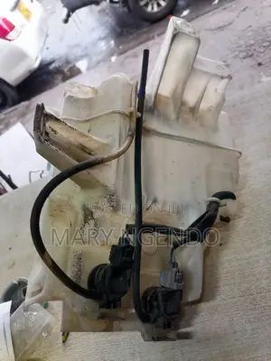 Wsher Bottle for Toyota Rav4