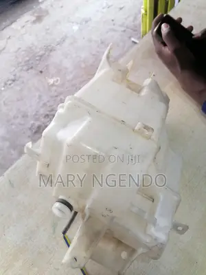Wsher Bottle for Toyota Rav4
