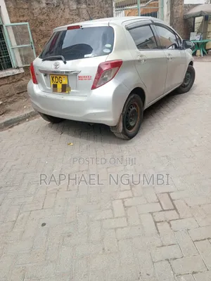 Toyota Vitz 2014 Silver