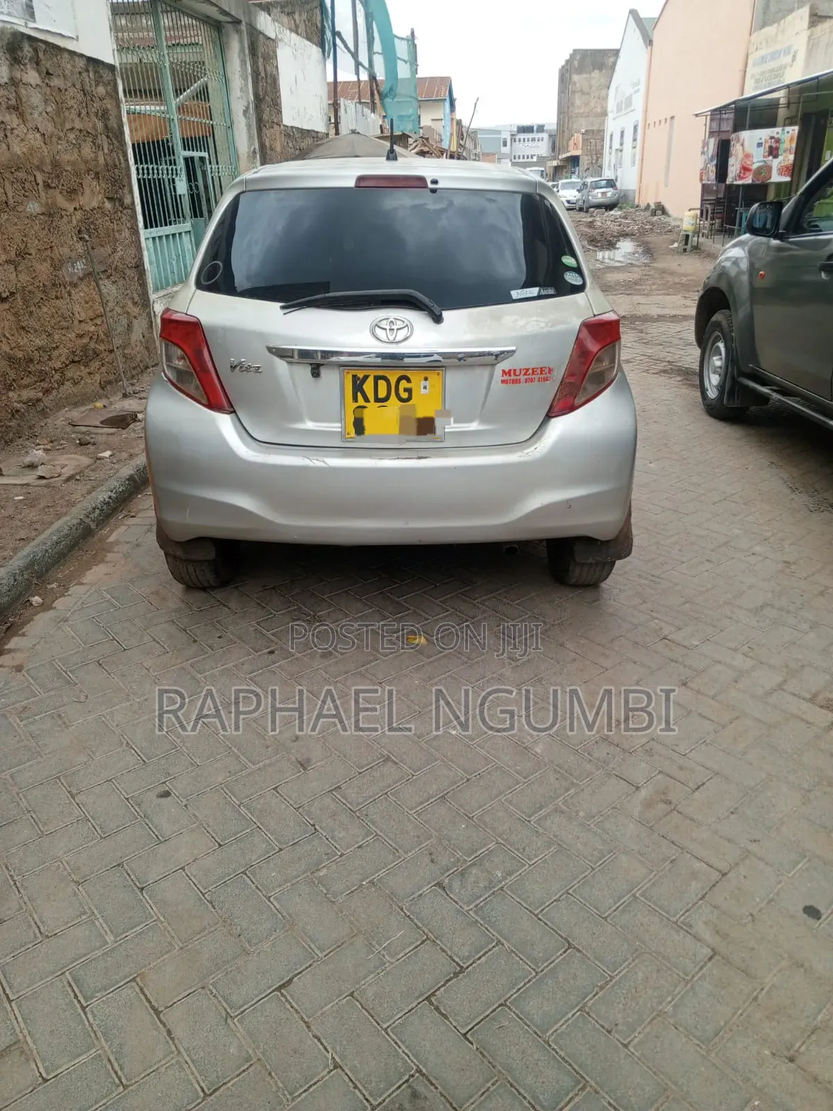 Toyota Vitz 2014 Silver