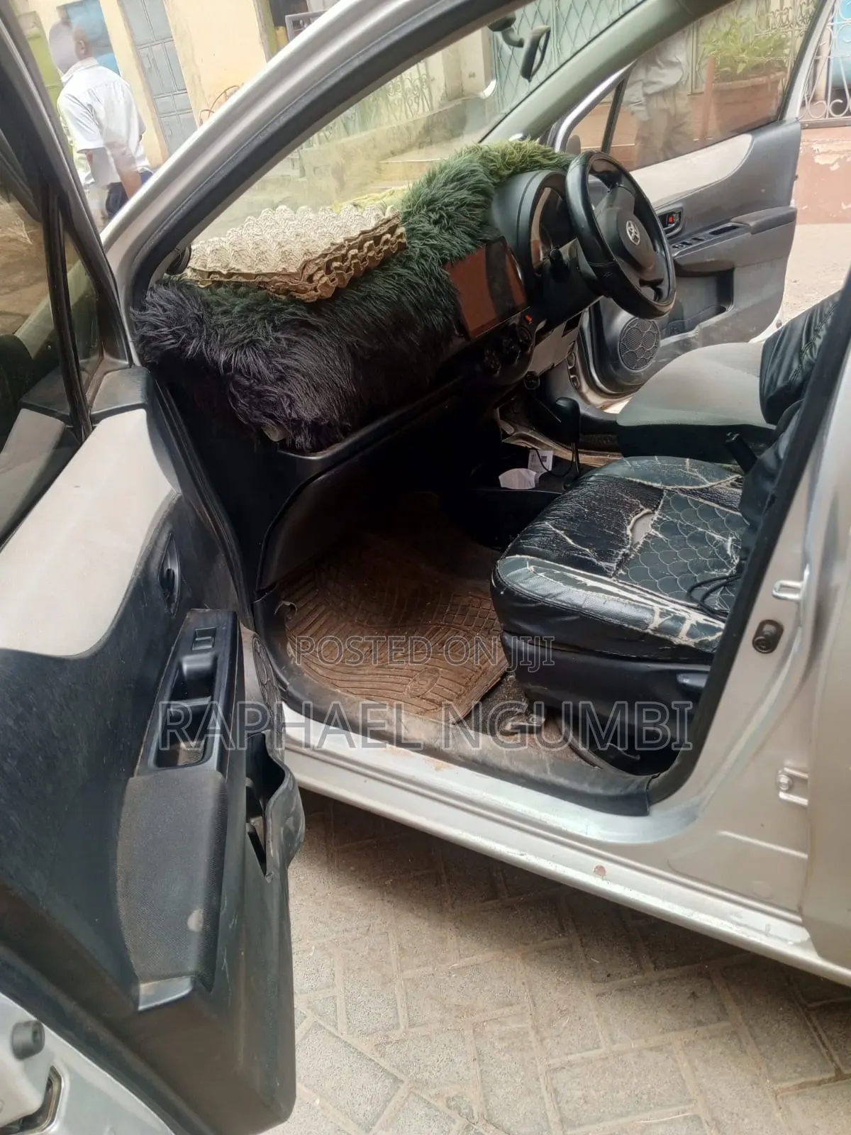 Toyota Vitz 2014 Silver