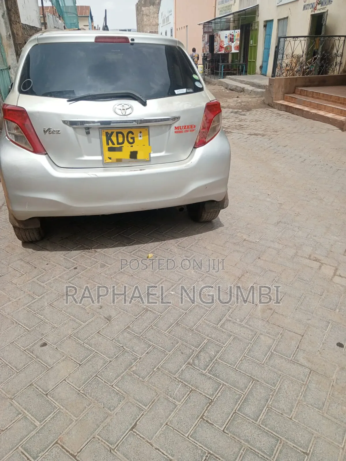Toyota Vitz 2014 Silver
