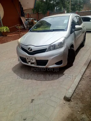 Toyota Vitz 2014 Silver