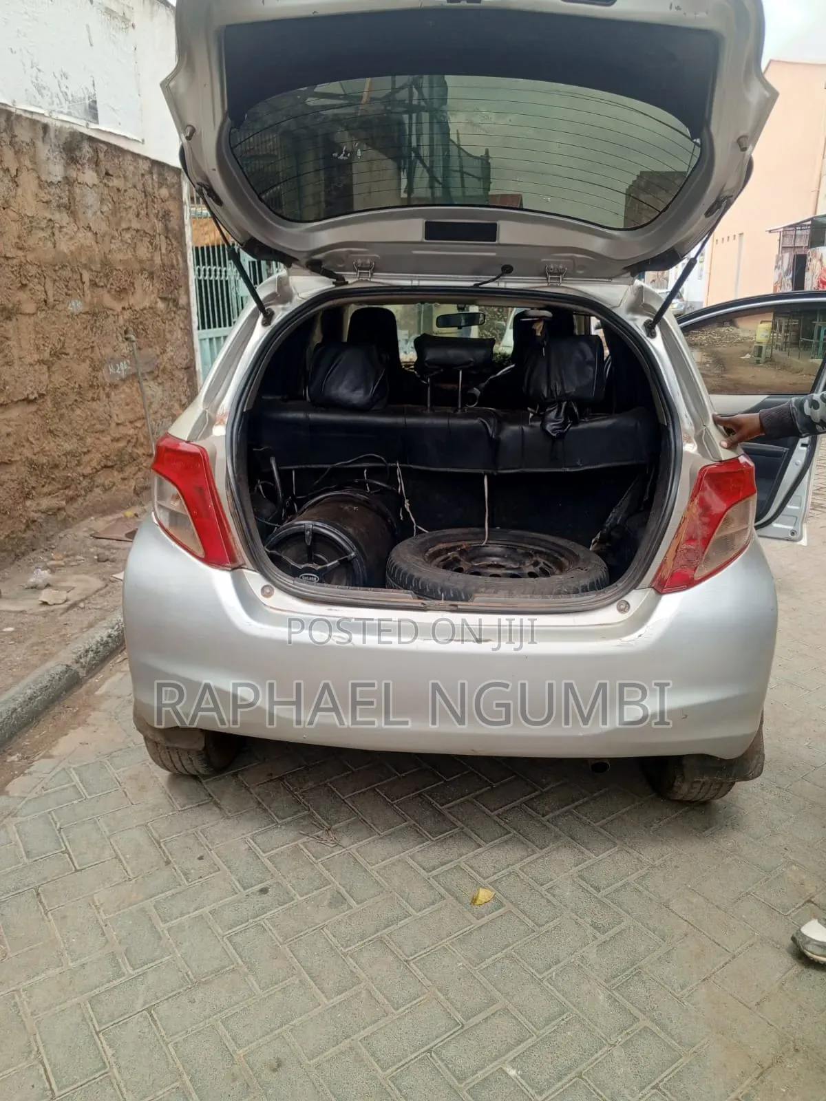 Toyota Vitz 2014 Silver
