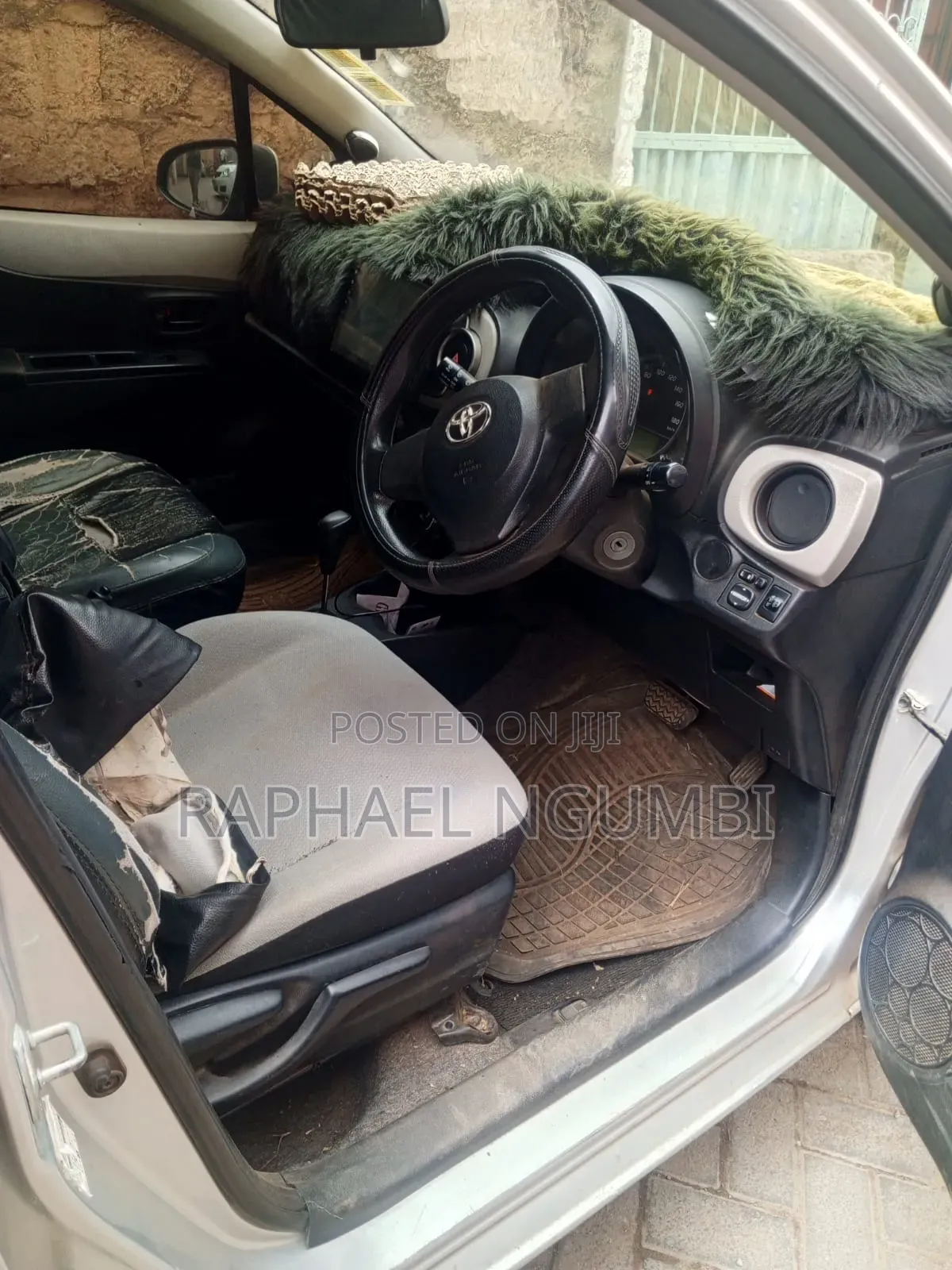 Toyota Vitz 2014 Silver