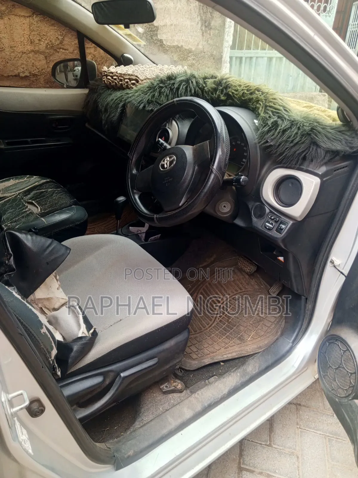 Toyota Vitz 2014 Silver