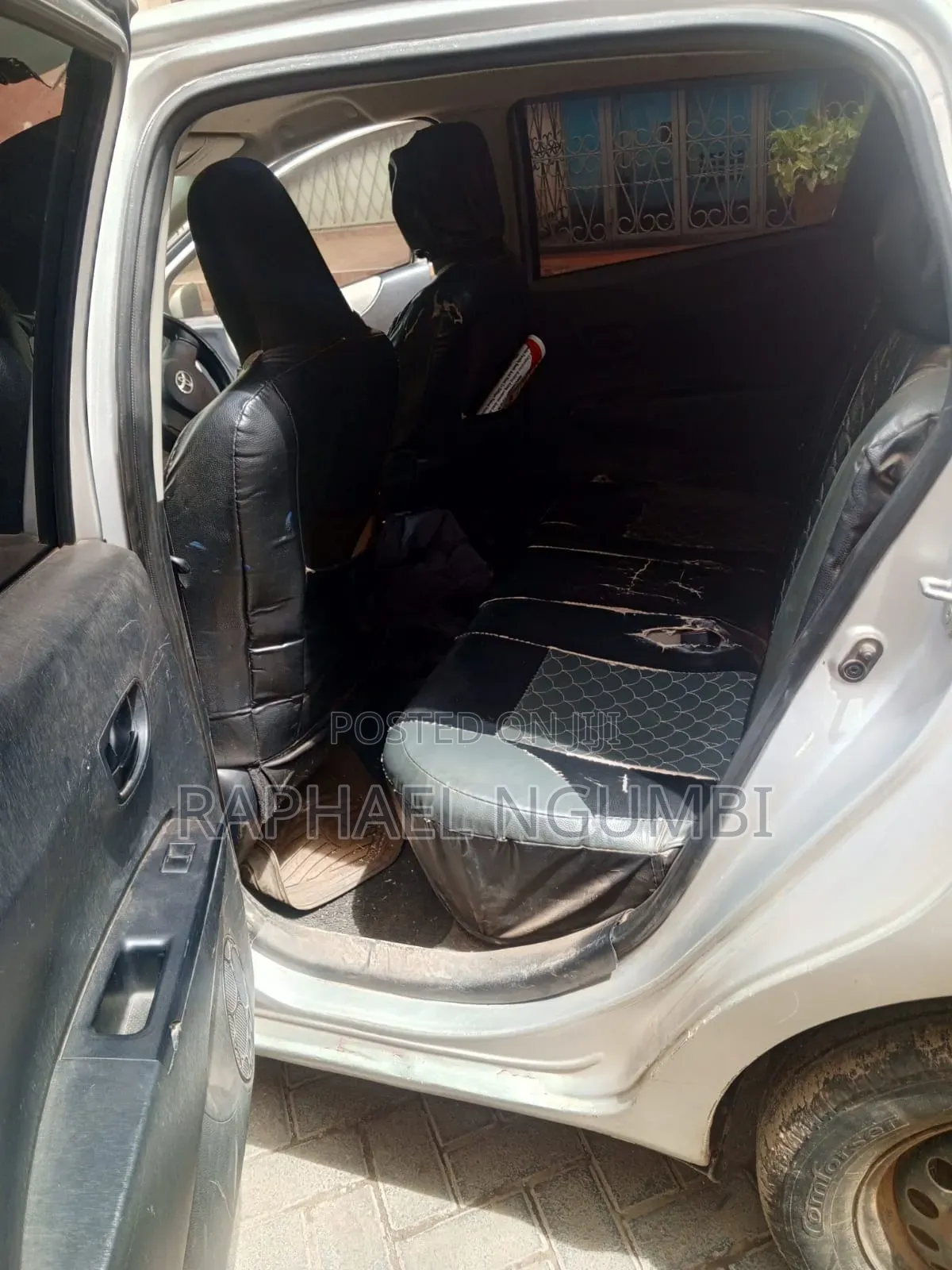 Toyota Vitz 2014 Silver