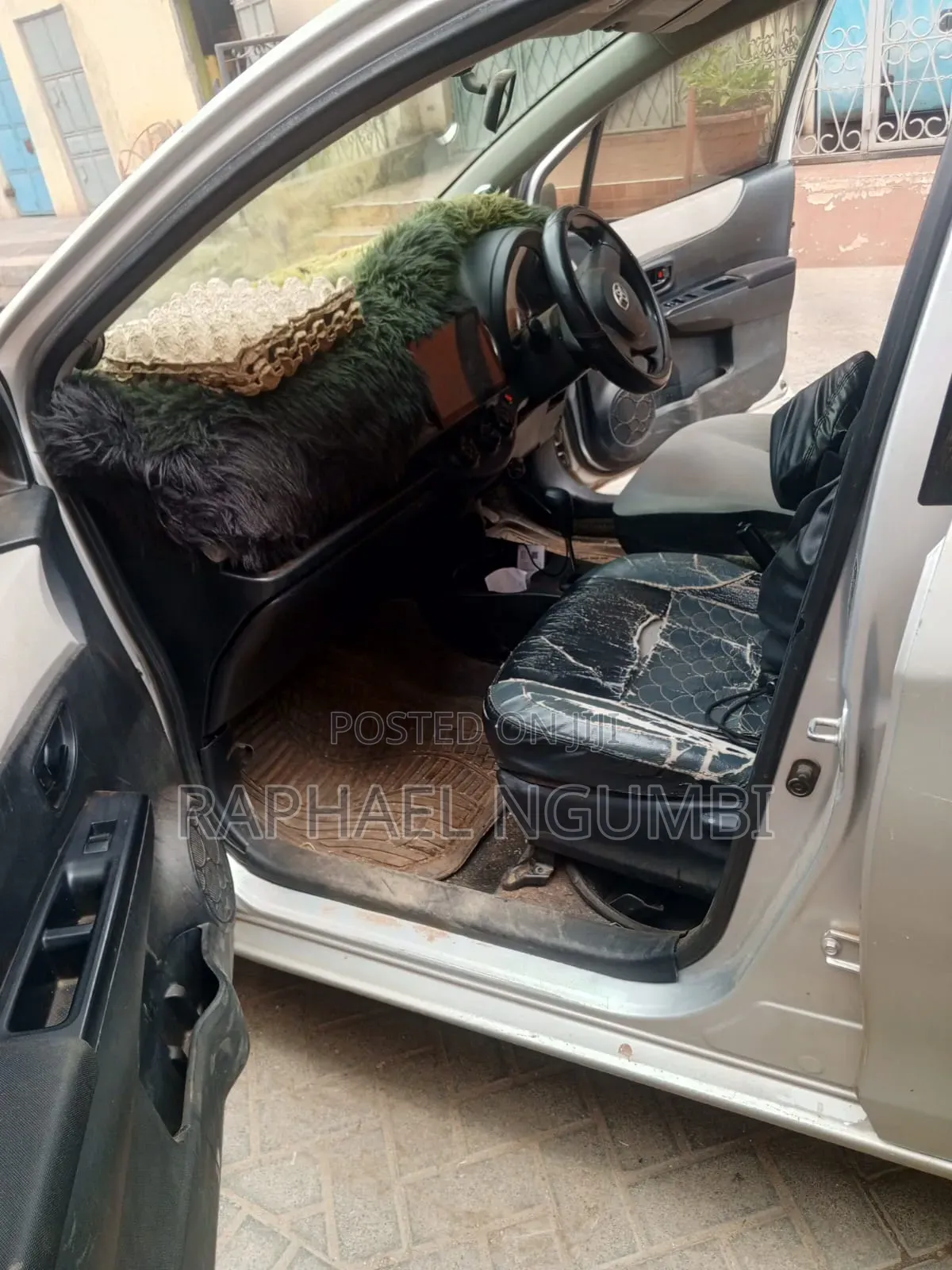 Toyota Vitz 2014 Silver