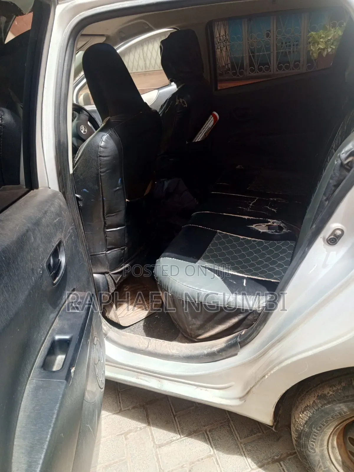 Toyota Vitz 2014 Silver