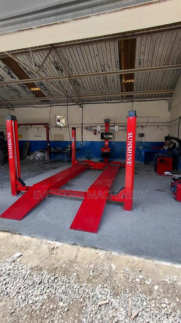 Wheel Alligner Machine With 4post Car Lift Machine Combination. - main view