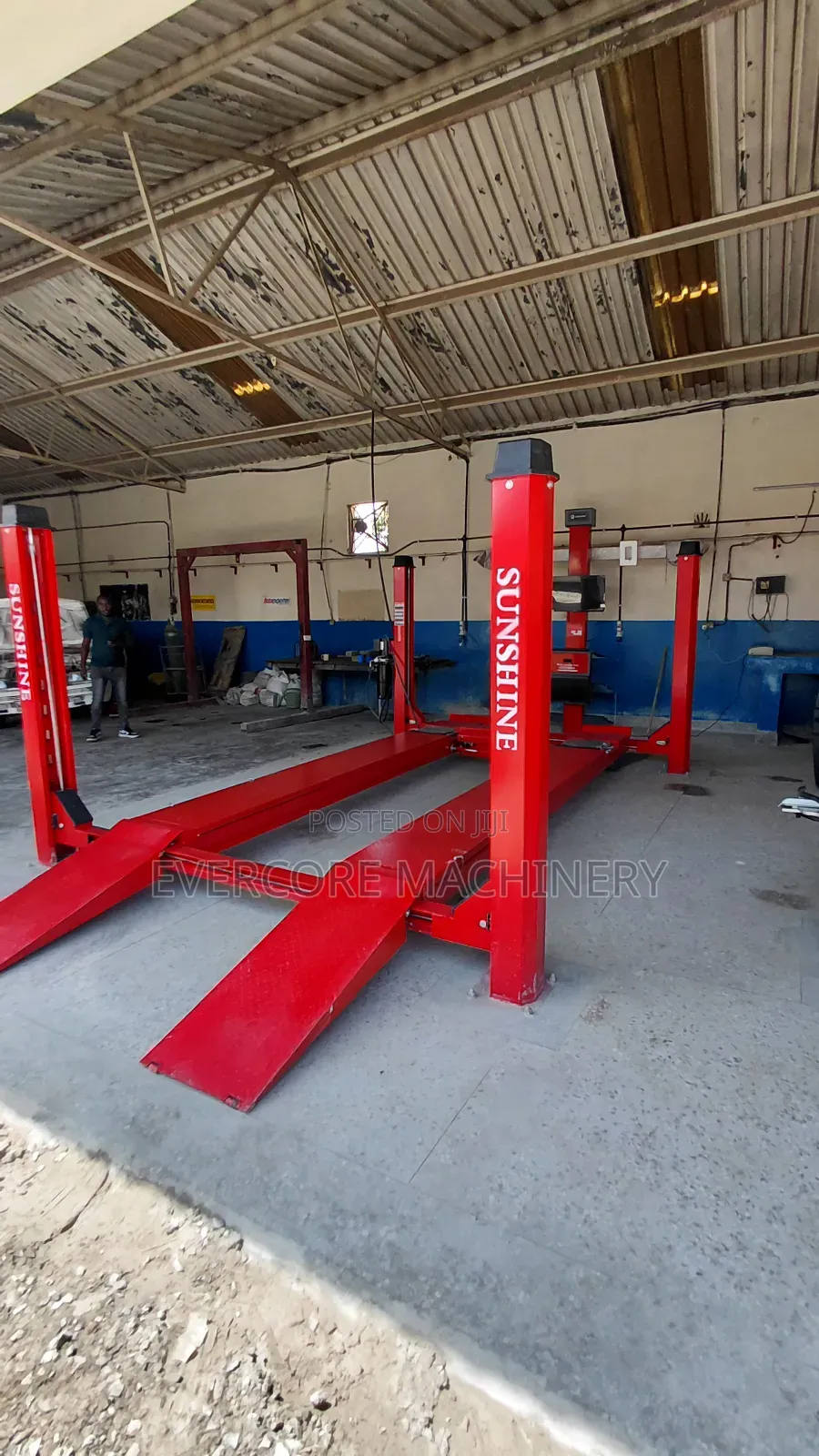 Wheel Alligner Machine With 4post Car Lift Machine Combination.