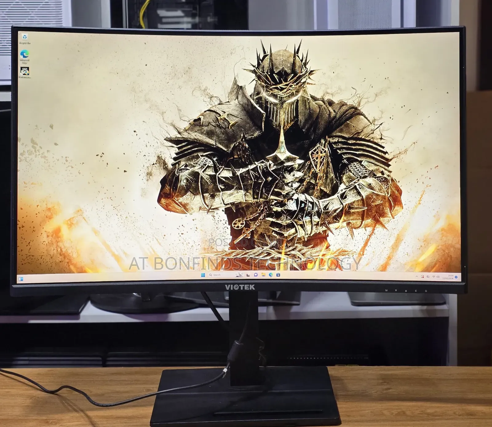 Viotek Gaming Monitor 
32 Inch Curved Display
 Resolution