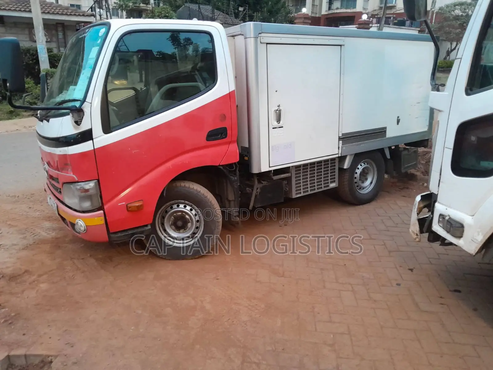 Small Refrigerated Truck for Hire
