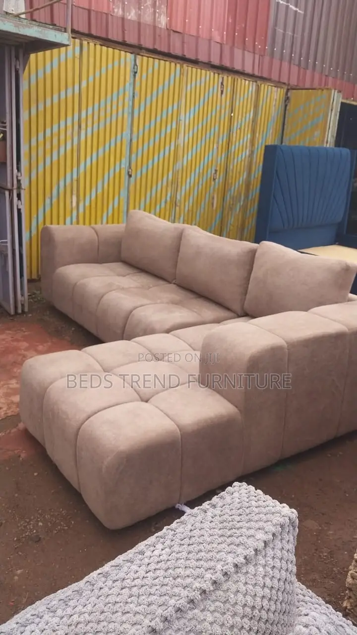 Ergonomic 6 Seater Bubble L Seat
