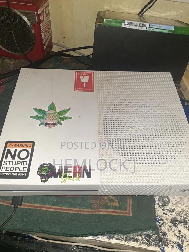 Xbox 1s Pre Owned - main view