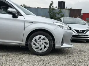 Toyota Axio 1.5 Hybrid G 2WD 2019 Silver