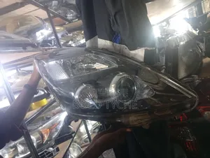 Toyota Isis Blackshed Headlight