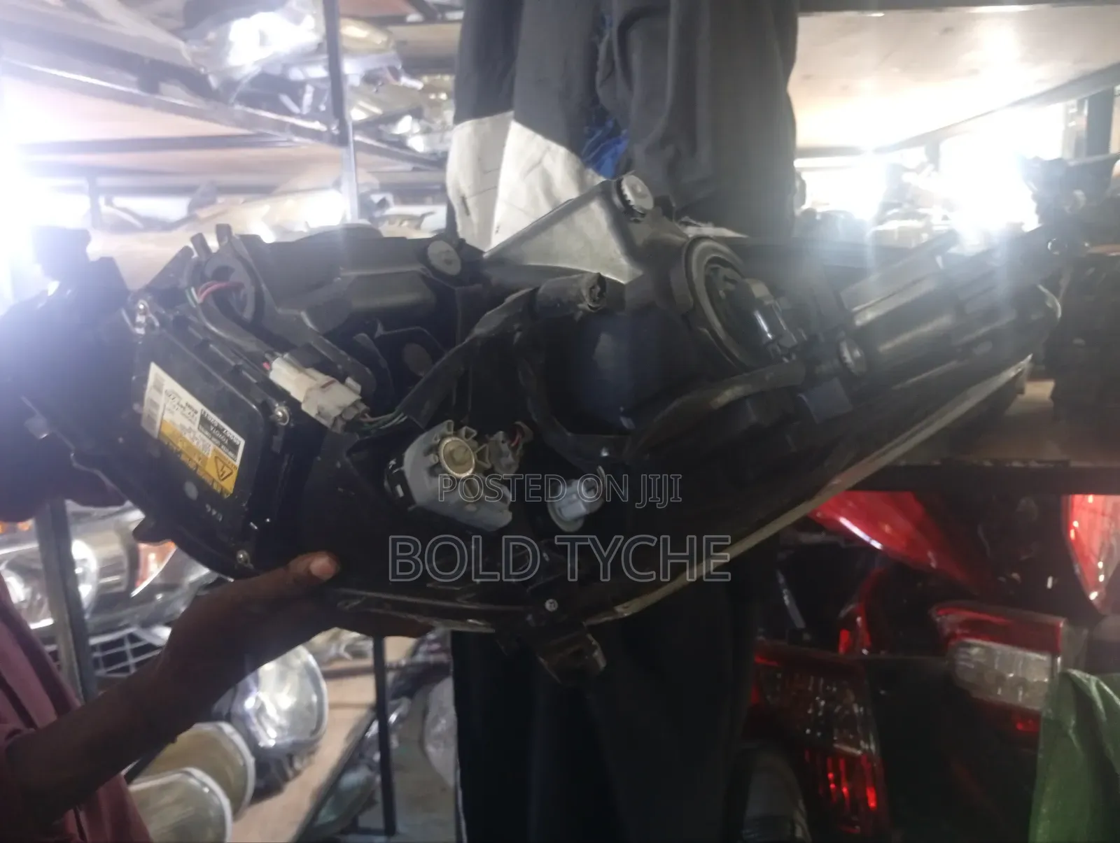Toyota Isis Blackshed Headlight