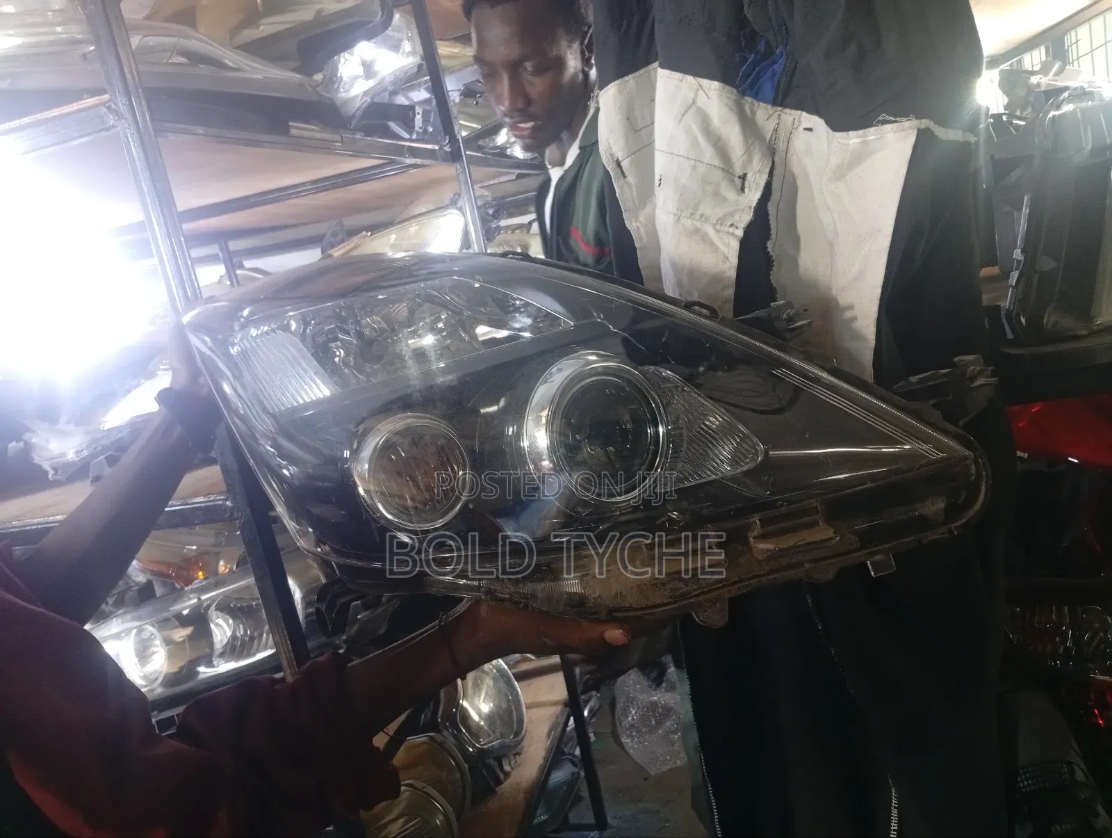 Toyota Isis Blackshed Headlight