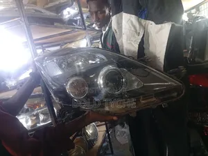 Toyota Isis Blackshed Headlight