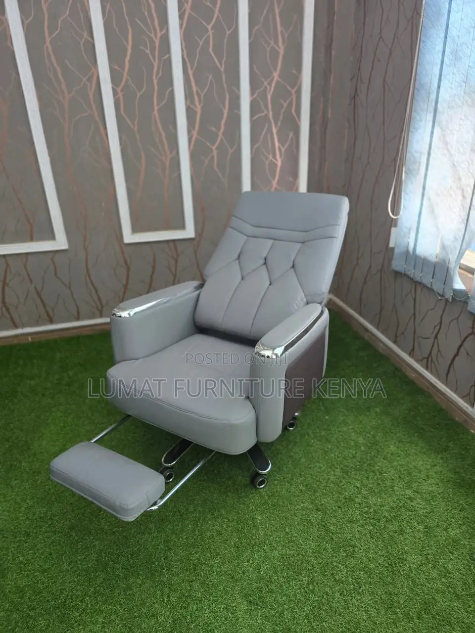 Highback Office Chair With Footrest