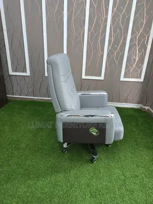 Highback Office Chair With Footrest