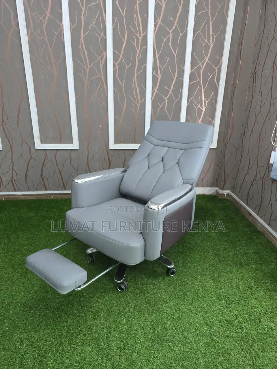 Highback Office Chair With Footrest
