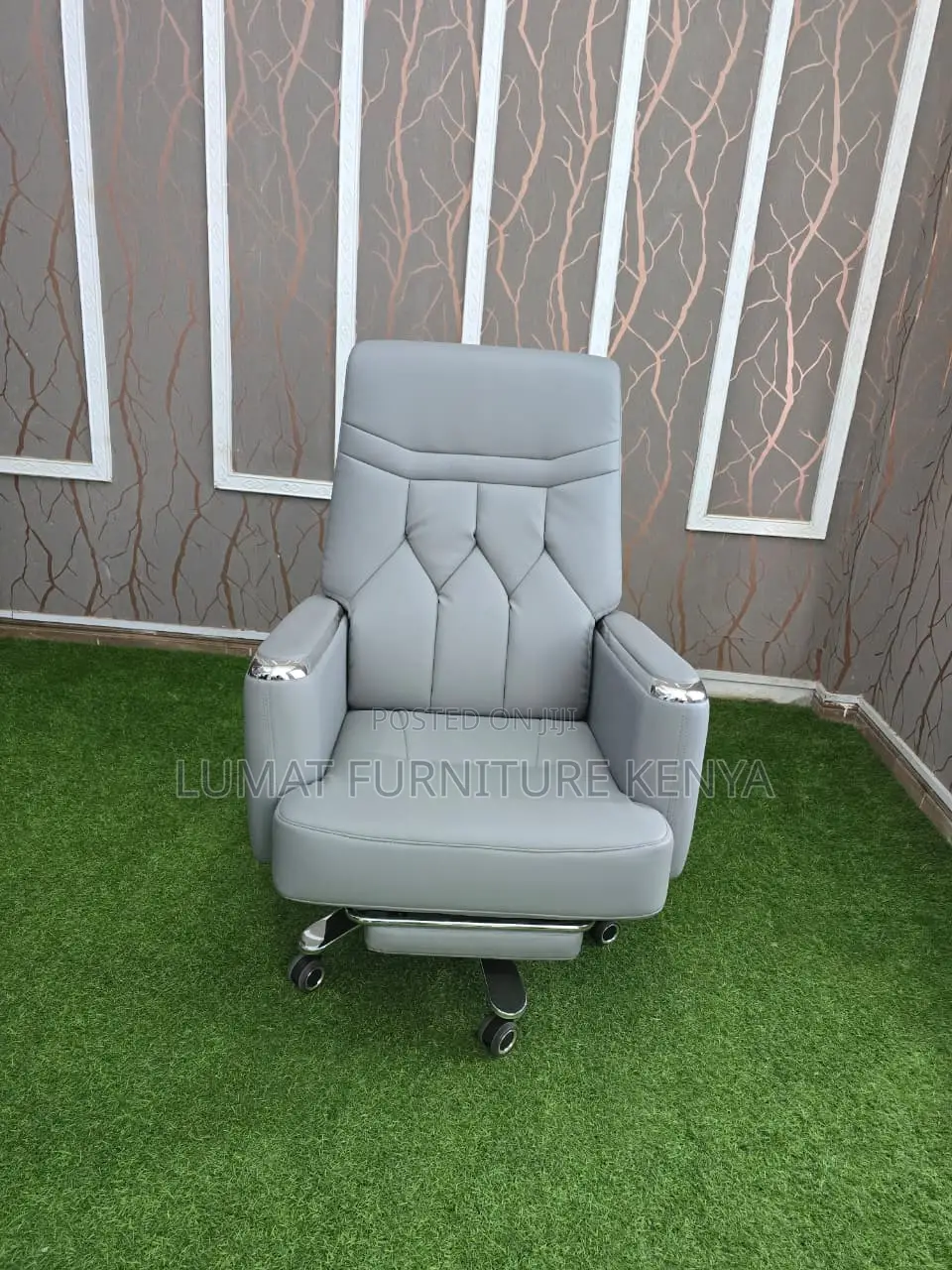 Highback Office Chair With Footrest